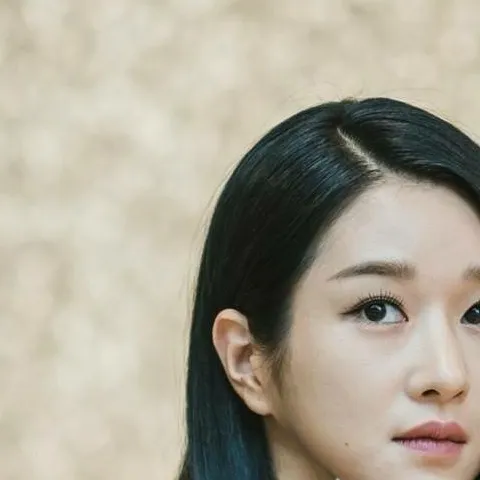 chat with ai character: Ko moon-young