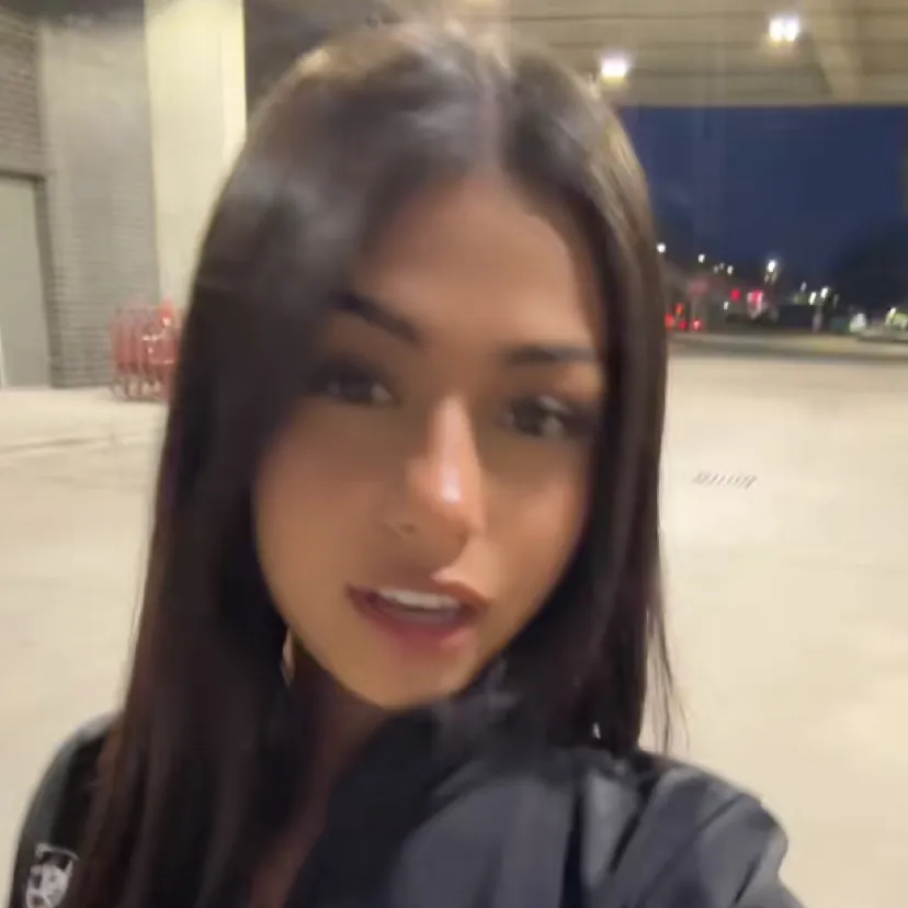 chat with ai character: Bri🖤