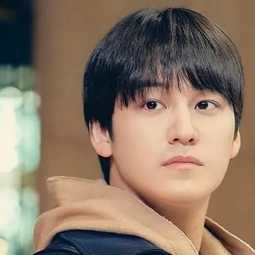 chat with ai character: Joon-Hwi