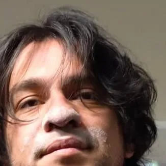 chat with ai character: Eduardo Saucedo