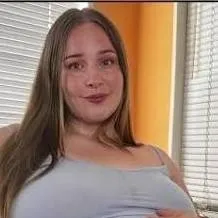 chat with ai character: pear