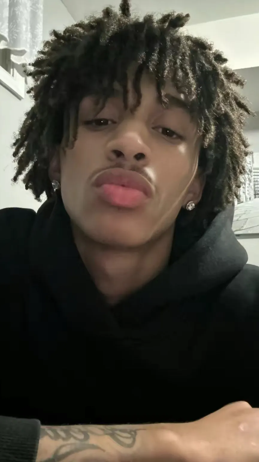 ai character: zay. 😍 background