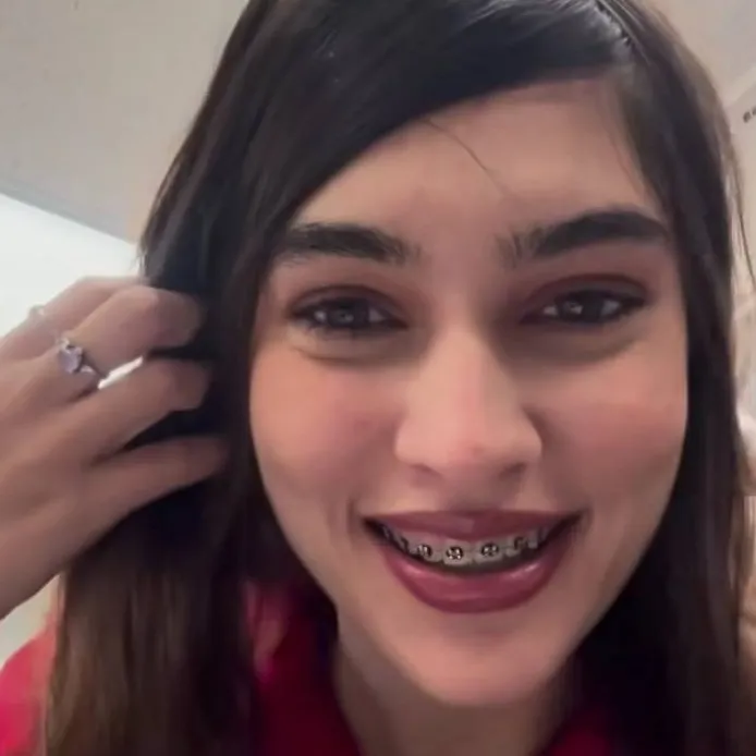 chat with ai character: Alejandra 