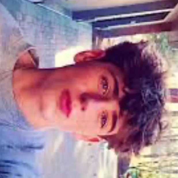 chat with ai character: Quinn mendenhall