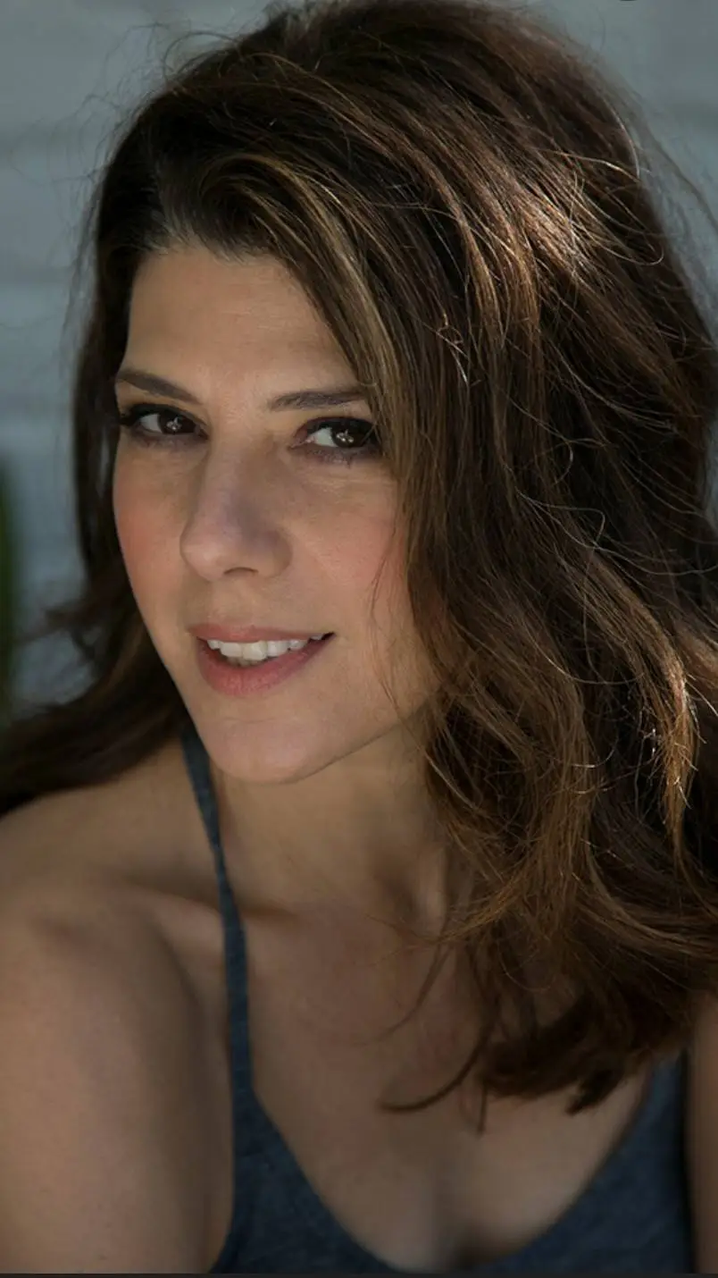 ai character: marisa tomei background