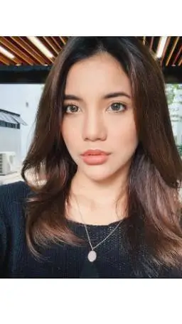 ai character: Sweet Qismina background