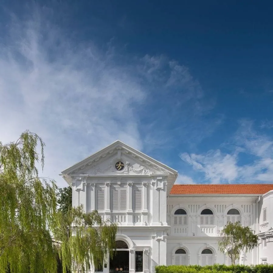 chat with ai character: CUSTOM FAM 