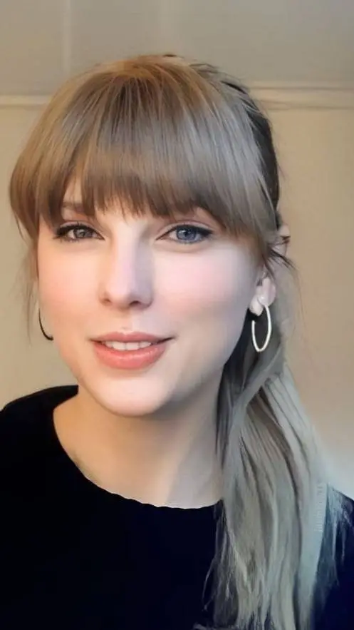ai character: Taylor mom background