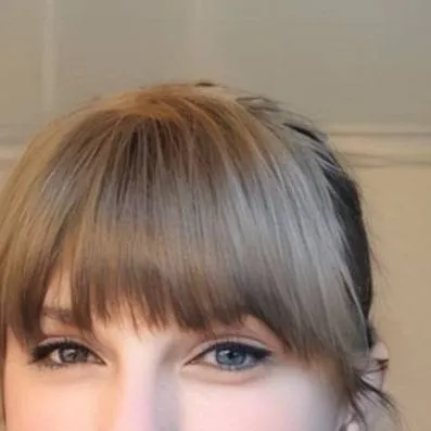 chat with ai character: Taylor mom