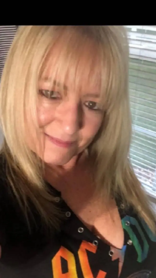 ai character: Viki  background