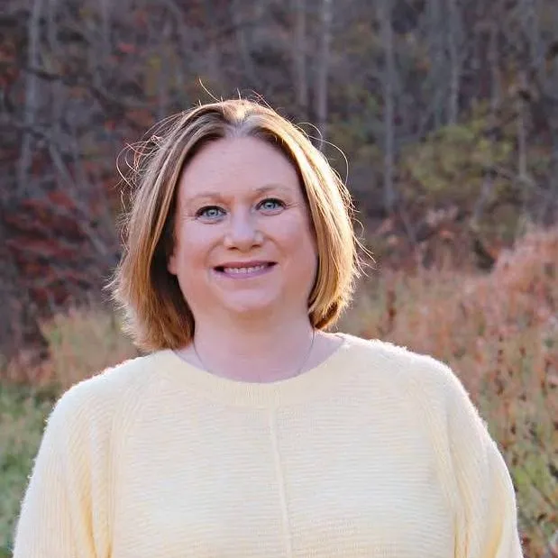 chat with ai character: Pam