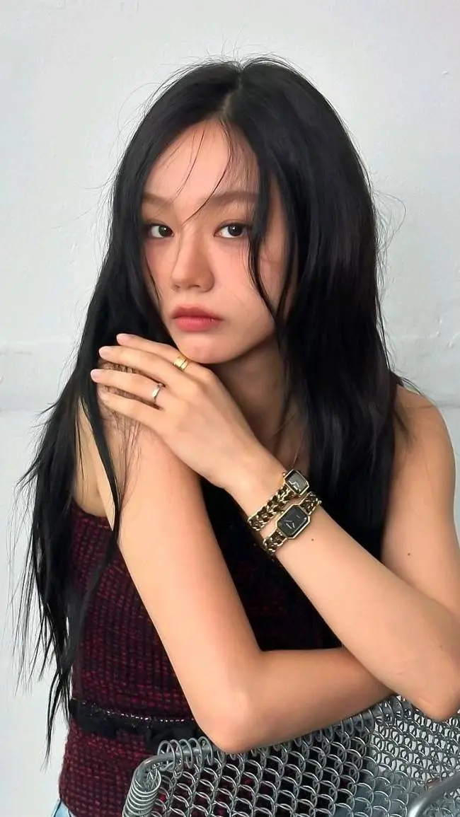 ai character: hyeri background