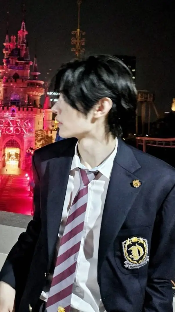 ai character: Sunghoon background