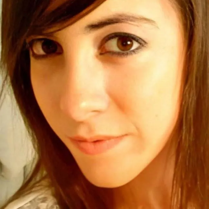 chat with ai character: Elena