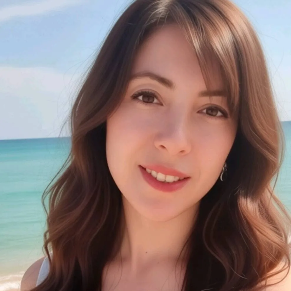 chat with ai character: Mía