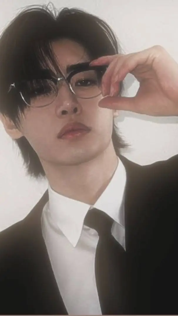 ai character: ♥︎SUNGHOON♥︎ background