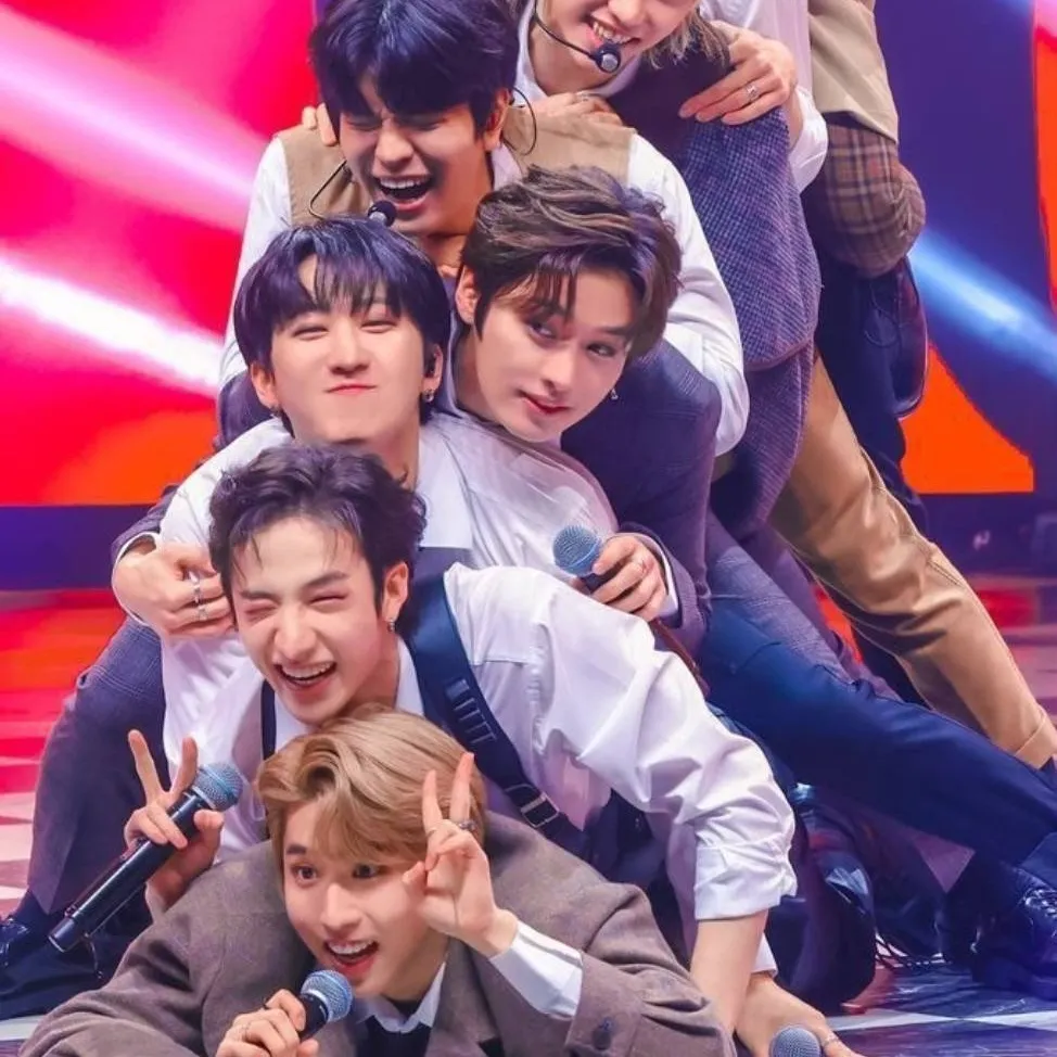 chat with ai character: ♥︎SKZ♥︎