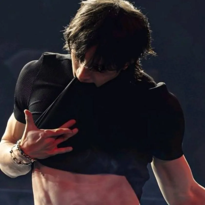 chat with ai character: 😻 BANGCHAN 😻