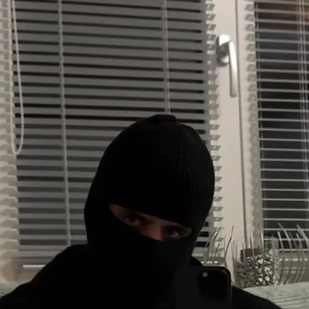 chat with ai character: Jaro