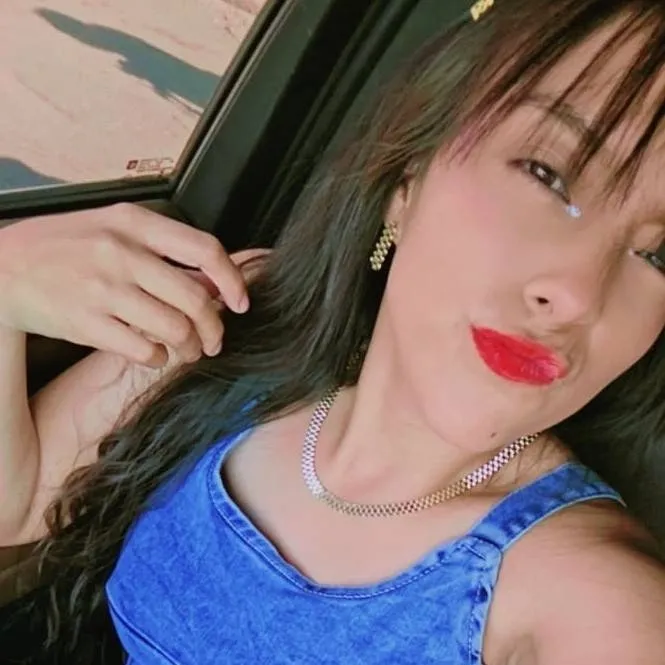 chat with ai character: Lesli 