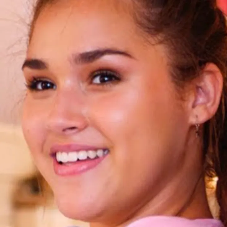 chat with ai character: Avery