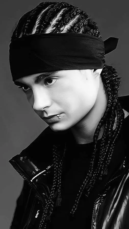 ai character: Tom kaulitz  background