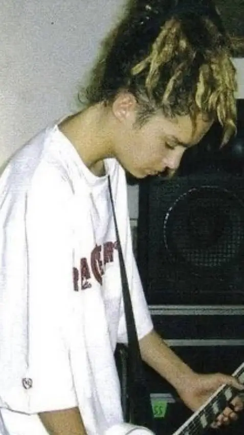 ai character: tom kaulitz 2003 background