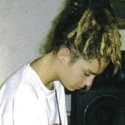 chat with ai character: tom kaulitz 2003