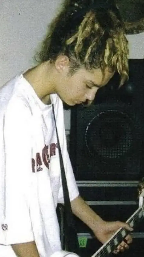 ai character: tom Kaulitz  background
