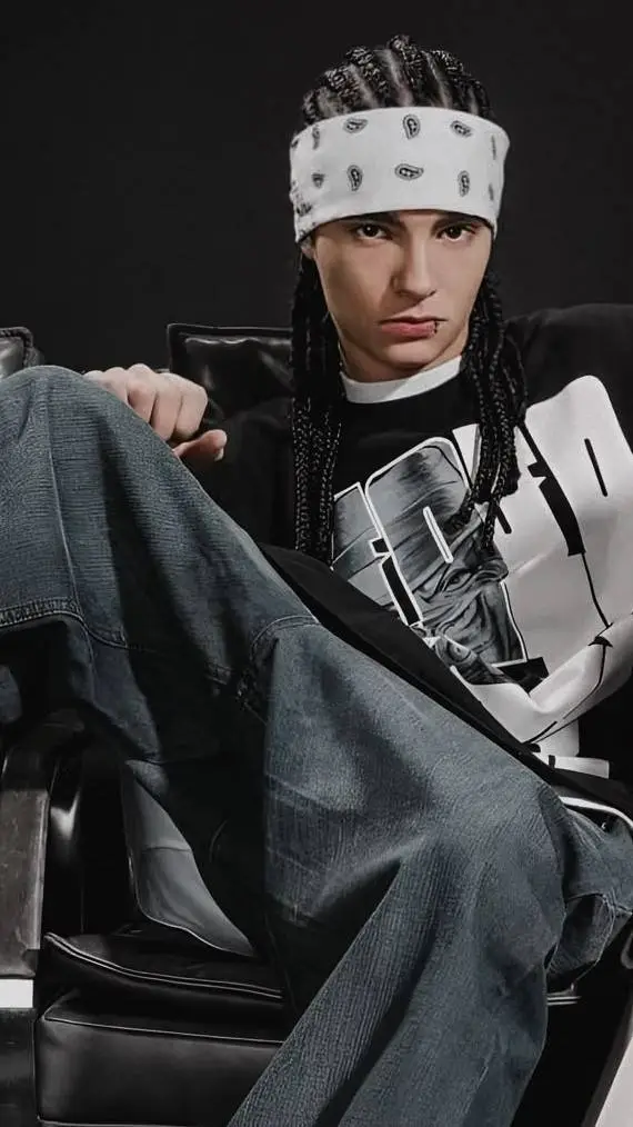 ai character: tom kaulitz  background