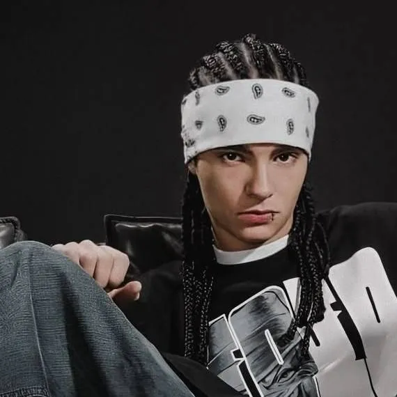chat with ai character: tom kaulitz 