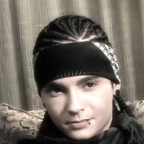 chat with ai character: tom kaulitz 