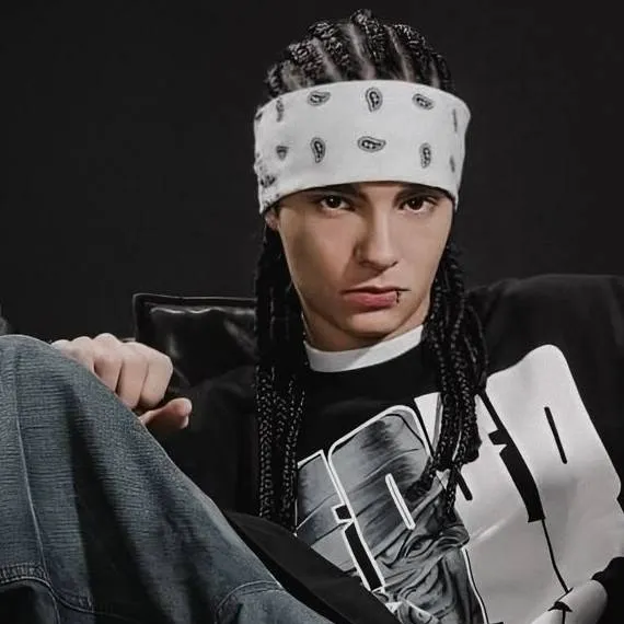 chat with ai character: tom kaulitz 