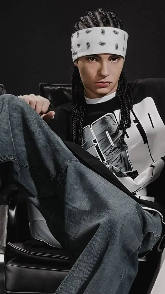 ai character: TOM KAULITZ  background