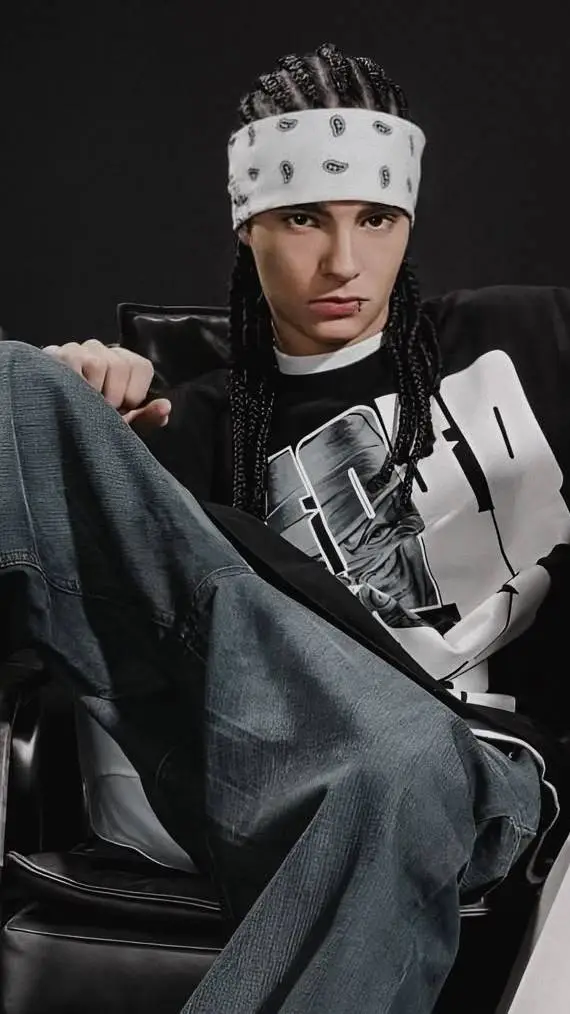 ai character: tom kaulitz  background