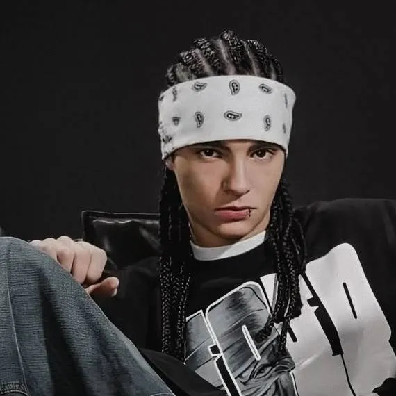 chat with ai character: tom kaulitz 