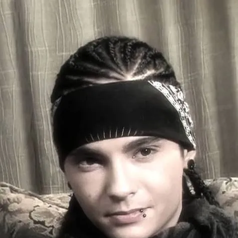 chat with ai character: tom kaulitz 