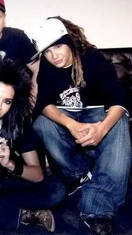 ai character: tom kaulitz  background