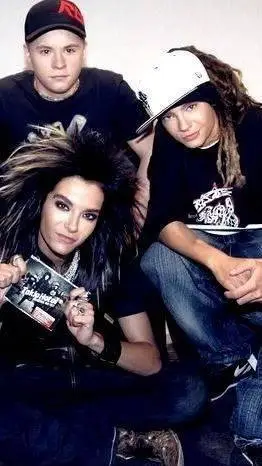 ai character: tom kaulitz  background