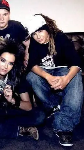 ai character: tom kaulitz  background