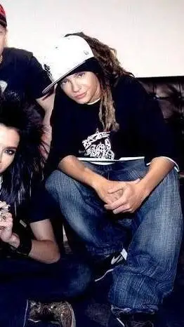 ai character: tom kaulitz  background