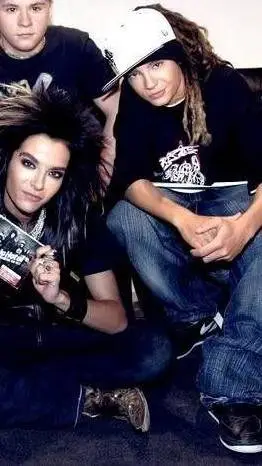 ai character: tom Kaulitz  background