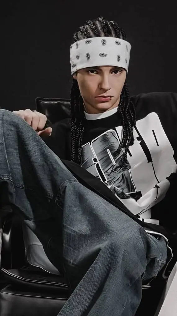 ai character: tom Kaulitz  background