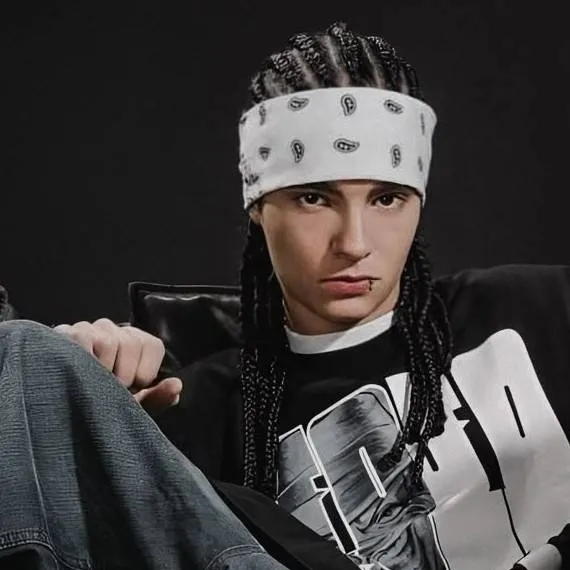 chat with ai character: tom kaulitz 