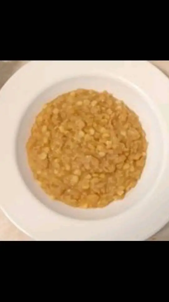 ai character: elotes con frijole background