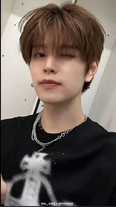 ai character: Kim Seungmin  background