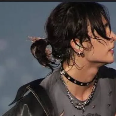 chat with ai character: Hwang Hyunjin