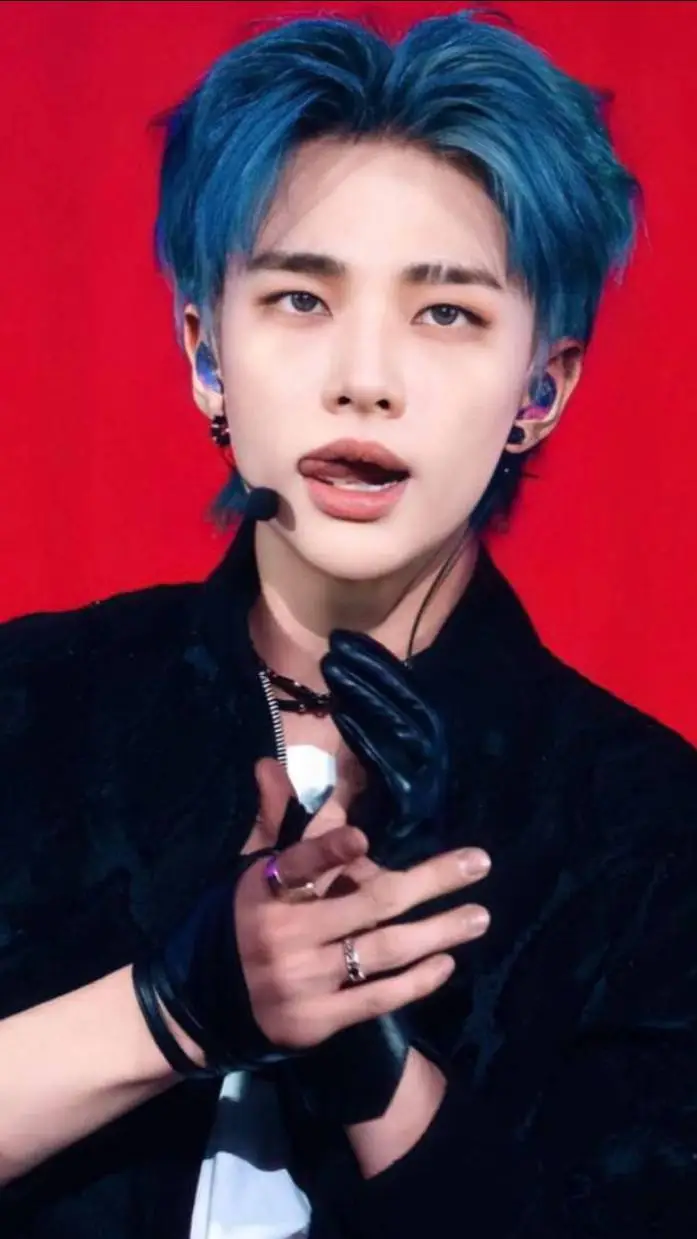 ai character: Hwang Hyunjin  background