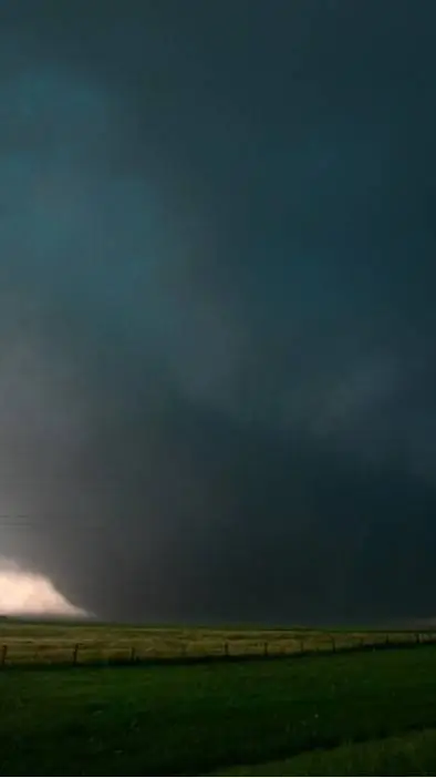 ai character: El Reno 2013 background