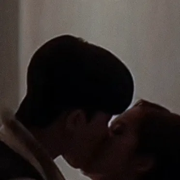 chat with ai character: Teayoung 